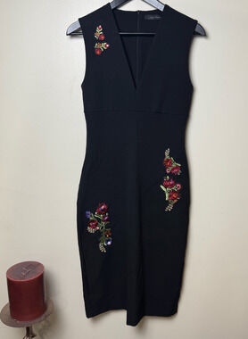Zara Black Floral Patches Shift Dress Bodycon V-neck Size Small Embroidered Lux